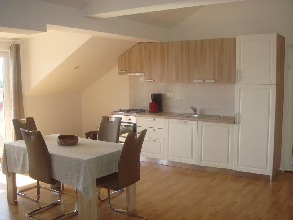 Apartments Jelicic Selce Extérieur photo